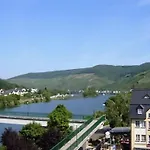 In Einem Historischen Gebaeude Mit Balkon Und Blick Auf Mosel By Interhome زيل ان دير موسل
