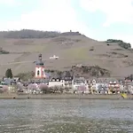 In Einem Historischen Gebaeude Mit Balkon Und Blick Auf Mosel By Interhome * زيل ان دير موسل