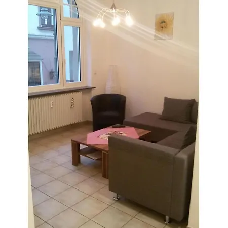 In Einem Historischen Gebaeude Mit Balkon Und Blick Auf Mosel By Interhome * 摩泽尔河畔的泽尔