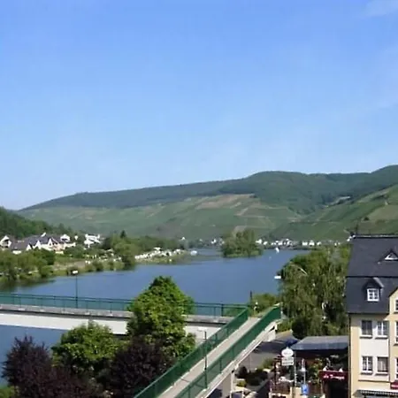 In Einem Historischen Gebaeude Mit Balkon Und Blick Auf Mosel By Interhome צל אן דר מוזל