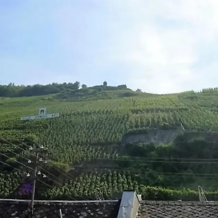 In Einem Historischen Gebaeude Mit Balkon Und Blick Auf Mosel By Interhome דירה צל אן דר מוזל