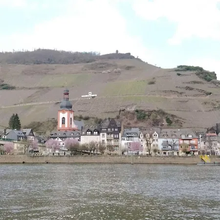In Einem Historischen Gebaeude Mit Balkon Und Blick Auf Mosel By Interhome * צל אן דר מוזל