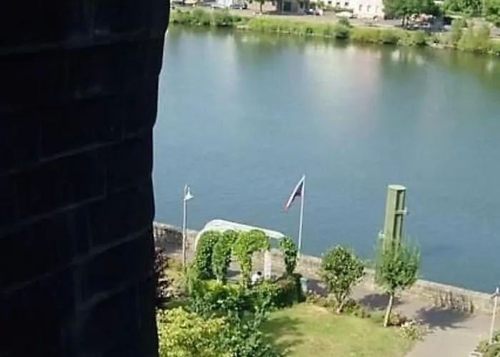 In Einem Historischen Gebaeude Mit Balkon Und Blick Auf Mosel By Interhome 摩泽尔河畔的泽尔